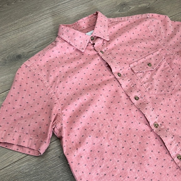 Old Navy Casual Short Sleeve Button Down Shirt - Picture 2 of 7